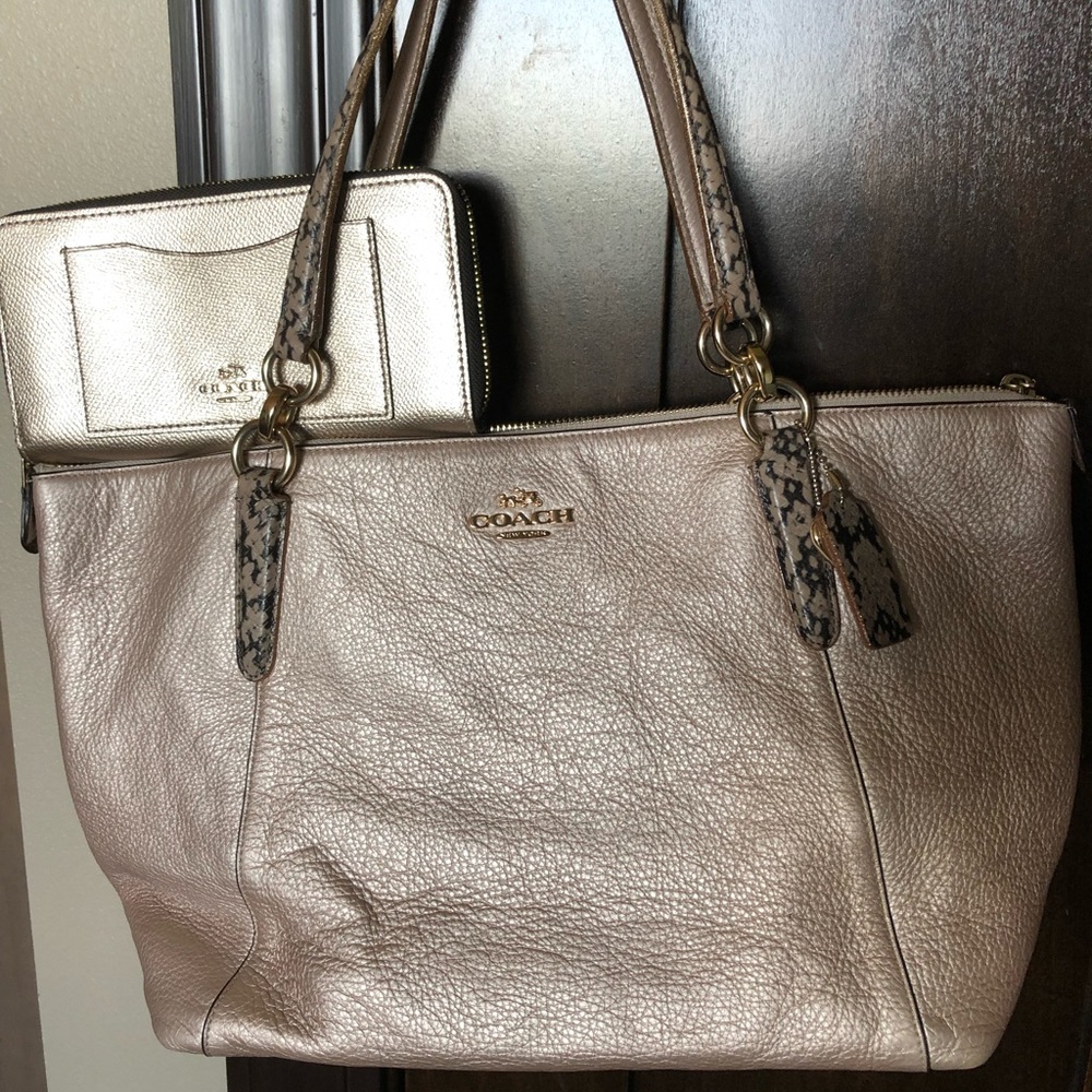 Coach purse and matching wallet - Picture 1 of 1